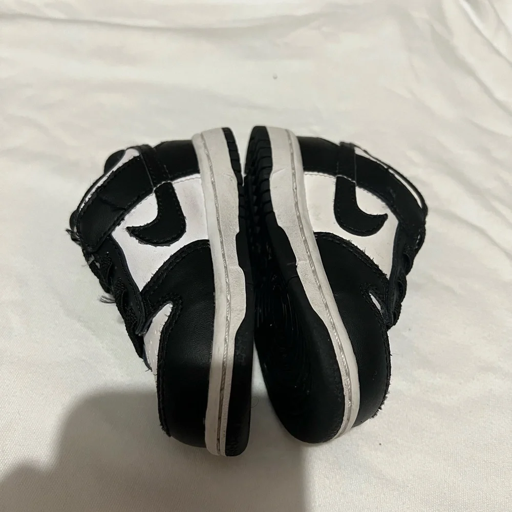 NIKE Dunk Low Panda Sneaker